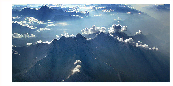 KERUCOV .ro - Intreaga lume vazuta in zbor - Spectacolul naturii in Asia, zbor peste Muntii Himalaya - Ira - destinatii de vacanta
