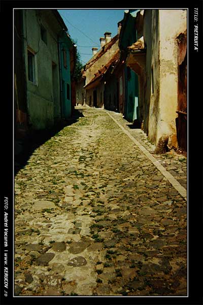 Fotografia: "Pietruita" - Setul: "Orasul Sighisoara - Cetatea Medievala", din Sighisoara / Schassburg, Romania / Roumanie, cu aparat Polaroid FF 35mm, data 2002-07-13 KERUCOV .ro © 1997 - 2008 || Andrei Vocurek