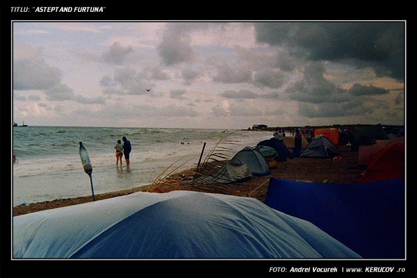 Fotografia: "Asteptand furtuna" - Setul: "Marea mea Vama Veche", din Vama Veche, Romania / Roumanie, cu aparat Zenit 122, data 2002-08-09 KERUCOV .ro © 1997 - 2008 || Andrei Vocurek