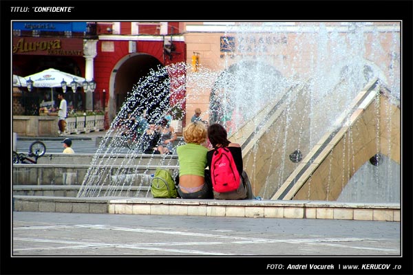 Fotografia: "Confidente" - Setul: "Orasul Brasov - Treceri si reveniri", din Brasov / Kronstadt, Romania / Roumanie, cu aparat Fujifilm FinePix S3000, data 2004-09-04 KERUCOV .ro © 1997 - 2008 || Andrei Vocurek