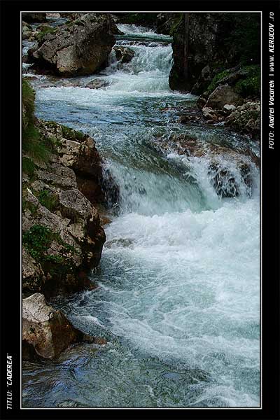 Fotografia: "Caderea" - Setul: "Pasul peste munti", din Muntii Bucegi, Romania / Roumanie, cu aparat Fujifilm FinePix S5100, data 2005-08-18 KERUCOV .ro © 1997 - 2008 || Andrei Vocurek