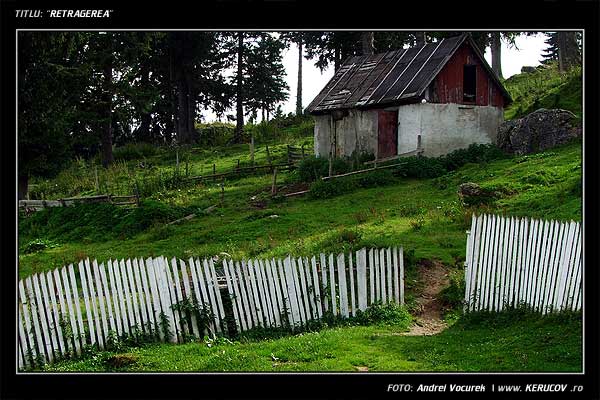 Fotografia: "Retragerea" - Setul: "Pasul peste munti", din Muntii Bucegi, Romania / Roumanie, cu aparat Fujifilm FinePix S5100, data 2005-08-18 KERUCOV .ro © 1997 - 2008 || Andrei Vocurek