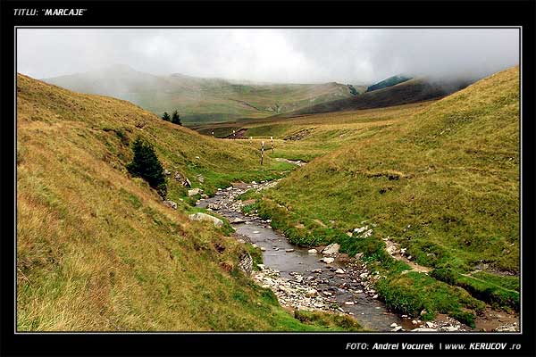 Fotografia: "Marcaje" - Setul: "Pasul peste munti", din Muntii Bucegi, Romania / Roumanie, cu aparat Fujifilm FinePix S5100, data 2005-08-20 KERUCOV .ro © 1997 - 2008 || Andrei Vocurek