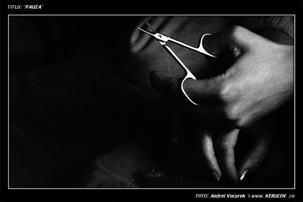 Fotografia: "Pauza" - Setul: "Portrete cu, din si pentru suflet", din Bucuresti / Bucharest, Romania / Roumanie, cu aparat Konica Minolta Dynax 5D, data 2005-12-17 KERUCOV .ro © 1997 - 2008 || Andrei Vocurek