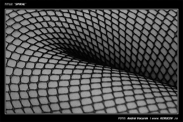 Fotografia: "Spiral" - Setul: "Experiente de fotografie", din Bucuresti / Bucharest, Romania / Roumanie, cu aparat Konica Minolta Dynax 5D, data 2005-12-26 KERUCOV .ro © 1997 - 2008 || Andrei Vocurek