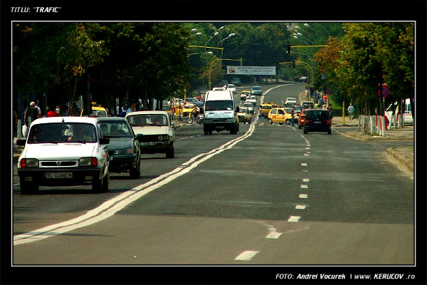 Fotografia: "Trafic" - Setul: "Orasul oarecare - Puncte peste asfalt", din Tulcea, Romania / Roumanie, cu aparat Fujifilm FinePix S5100, data 2005-08-13 KERUCOV .ro © 1997 - 2008 || Andrei Vocurek