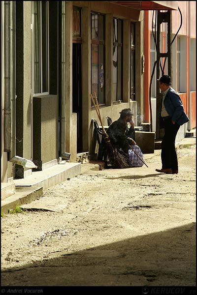 Fotografia: "Birtarii" - Setul: "Orasul oarecare - Puncte peste asfalt", din Baile Olanesti, Romania / Roumanie, cu aparat Konica Minolta Dynax 5D, data 2006-09-29 KERUCOV .ro © 1997 - 2008 || Andrei Vocurek