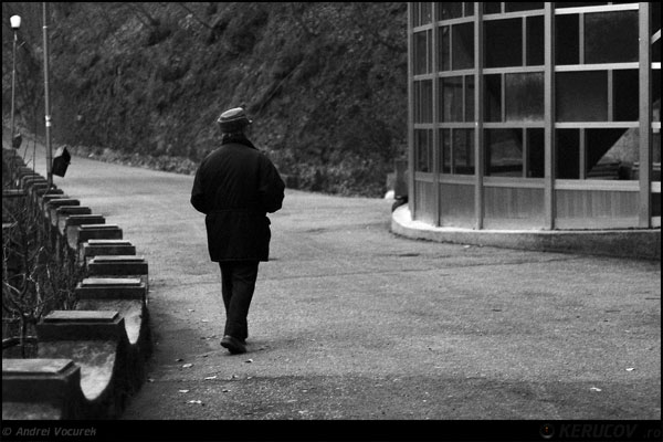 Fotografia: "Inca un pas" - Setul: "Portrete cu, din si pentru suflet", din Bucuresti / Bucharest, Romania / Roumanie, cu aparat Konica Minolta Dynax 5D, data 2006-12-30 KERUCOV .ro © 1997 - 2008 || Andrei Vocurek