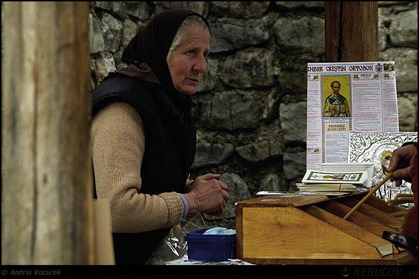Fotografia: "Lumanari" - Setul: "Viata simpla de la tara", din Baile Olanesti, Romania / Roumanie, cu aparat Konica Minolta Dynax 5D, data 2006-12-31 KERUCOV .ro © 1997 - 2008 || Andrei Vocurek