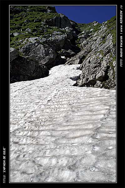 Fotografia: "Zapada de iulie" - Setul: "Pasul peste munti", din Muntii Bucegi, Romania / Roumanie, cu aparat Konica Minolta Dynax 5D, data 2006-07-16 KERUCOV .ro © 1997 - 2008 || Andrei Vocurek