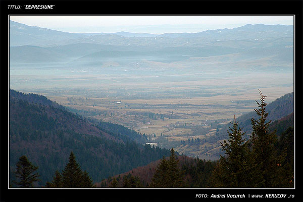 Fotografia: "Depresiune" - Setul: "Pasul peste munti", din Muntii Bucegi, Romania / Roumanie, cu aparat Fujifilm FinePix S3000, data 2004-12-29 KERUCOV .ro © 1997 - 2008 || Andrei Vocurek