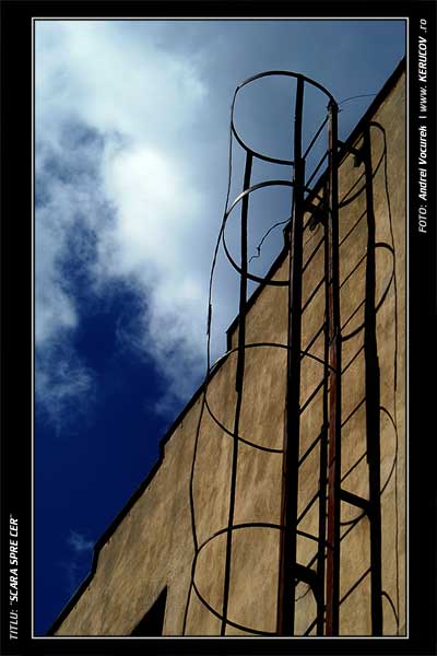 Fotografia: "Scara spre cer" - Setul: "Orasul oarecare - Puncte peste asfalt", din Bucuresti / Bucharest, Romania / Roumanie, cu aparat Konica Minolta Dynax 5D, data 2006-04-01 KERUCOV .ro © 1997 - 2008 || Andrei Vocurek