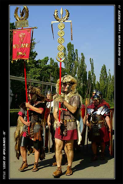 Fotografia: "Legio XV Apollinaris - III" - Setul: "Printre oameni ca noi", din Bucuresti / Bucharest, Romania / Roumanie, cu aparat Konica Minolta Dynax 5D, data 2006-10-14 KERUCOV .ro © 1997 - 2008 || Andrei Vocurek