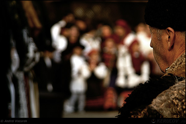 Fotografia: "Vin colindatorii" - Setul: "Traditii si obiceiuri romanesti", din Bucuresti / Bucharest, Romania / Roumanie, cu aparat Konica Minolta Dynax 5D, data 2006-12-17 KERUCOV .ro © 1997 - 2008 || Andrei Vocurek