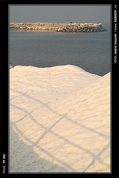 Fotografia: "Pe dig" - Setul: "Iarna la Marea Neagra", din Constanta, Romania / Roumanie, cu aparat Konica Minolta Dynax 5D, data 2006-02-11 KERUCOV .ro © 1997 - 2008 || Andrei Vocurek