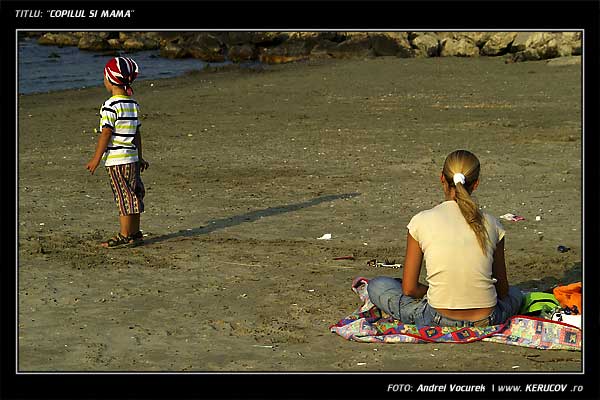 Fotografia: "Copilul si Mama" - Setul: "Printre oameni ca noi", din Constanta, Romania / Roumanie, cu aparat Konica Minolta Dynax 5D, data 2006-08-07 KERUCOV .ro © 1997 - 2008 || Andrei Vocurek