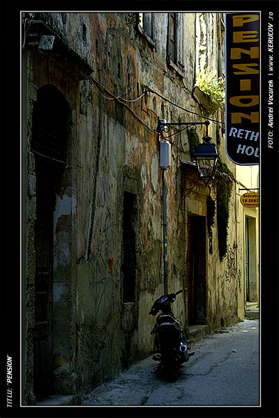 Fotografia: "Pension" - Setul: "Peisaj urban si suburban", din Rethymnon, Grecia, Insula Creta / Greece, Crete, cu aparat Konica Minolta Dynax 5D, data 2006-09-21 KERUCOV .ro © 1997 - 2008 || Andrei Vocurek
