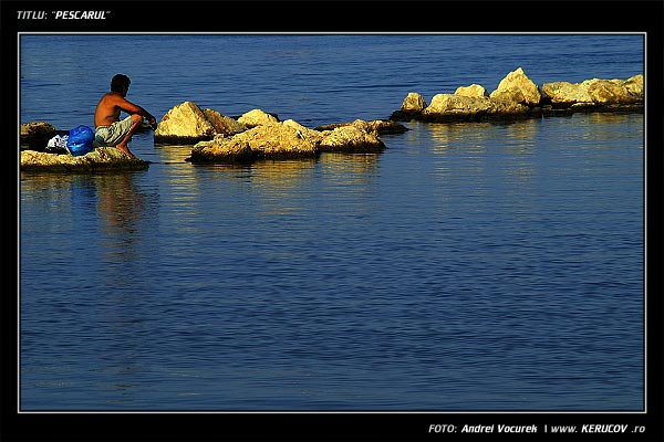 Fotografia: "Pescarul" - Setul: "Printre oameni ca noi", din Rethymnon, Grecia, Insula Creta / Greece, Crete, cu aparat Konica Minolta Dynax 5D, data 2006-09-21 KERUCOV .ro © 1997 - 2008 || Andrei Vocurek