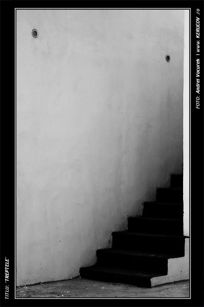 Fotografia: "Treptele" - Setul: "Portrete cu, din si pentru suflet", din Bucuresti / Bucharest, Romania / Roumanie, cu aparat Konica Minolta Dynax 5D, data 2006-08-06 KERUCOV .ro © 1997 - 2008 || Andrei Vocurek
