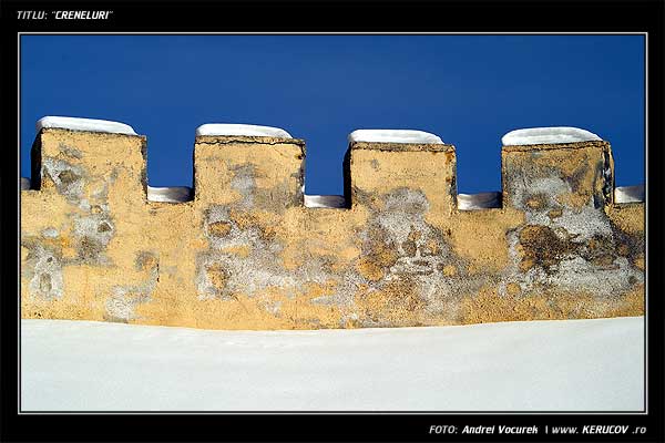 Fotografia: "Creneluri" - Setul: "Orasul Rasnov - Cetatea Rasnov sec. XIII", din Rasnov / Rosenau, Romania / Roumanie, cu aparat Konica Minolta Dynax 5D, data 2006-01-28 KERUCOV .ro © 1997 - 2008 || Andrei Vocurek