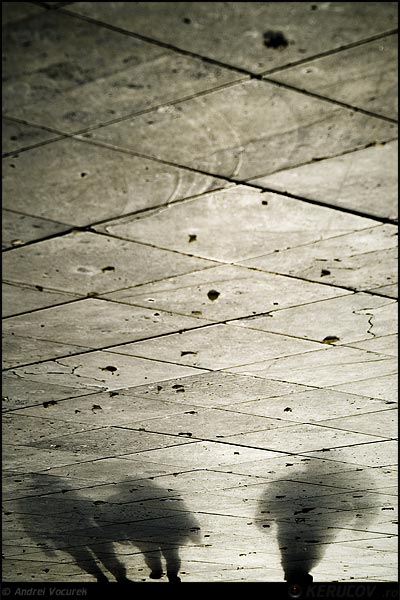 Fotografia: "Umbre din prezent" - Setul: "Portrete cu, din si pentru suflet", din Bucuresti / Bucharest, Romania / Roumanie, cu aparat Konica Minolta Dynax 5D, data 2007-10-31 KERUCOV .ro © 1997 - 2008 || Andrei Vocurek