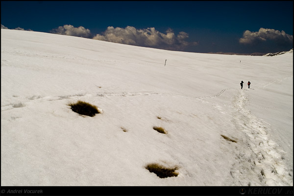 Fotografia: "3 la 2" - Setul: "Pasul peste munti", din Muntii Bucegi, Romania / Roumanie, cu aparat Konica Minolta Dynax 5D, data 2007-04-13 KERUCOV .ro © 1997 - 2008 || Andrei Vocurek