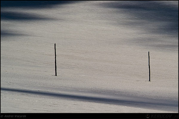 Fotografia: "Minimal doi" - Setul: "Pasul peste munti", din Muntii Bucegi, Romania / Roumanie, cu aparat Konica Minolta Dynax 5D, data 2007-04-13 KERUCOV .ro © 1997 - 2008 || Andrei Vocurek