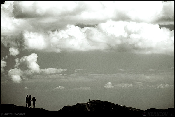 Fotografia: "Sub nori" - Setul: "Pasul peste munti", din Muntii Bucegi, Romania / Roumanie, cu aparat Konica Minolta Dynax 5D, data 2007-07-14 KERUCOV .ro © 1997 - 2008 || Andrei Vocurek