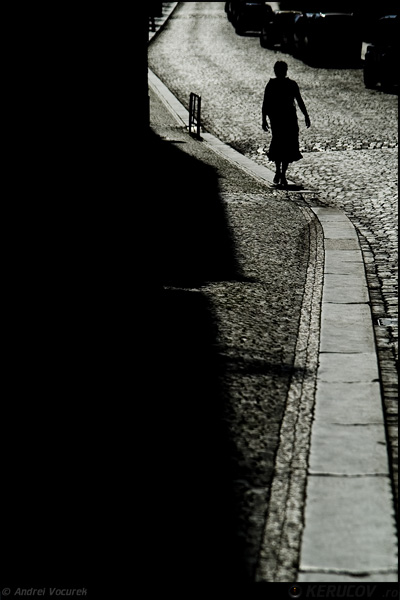 Fotografia: "Intre Intuneric si Lumina" - Setul: "Portrete cu, din si pentru suflet", din Bucuresti / Bucharest, Romania / Roumanie, cu aparat Konica Minolta Dynax 5D, data 2007-05-24 KERUCOV .ro © 1997 - 2008 || Andrei Vocurek