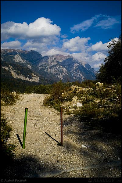 Fotografia: "Vedere spre Caraiman" - Setul: "Pasul peste munti", din Cumpatu, Romania / Roumanie, cu aparat Konica Minolta Dynax 5D, data 2007-09-28 KERUCOV .ro © 1997 - 2008 || Andrei Vocurek