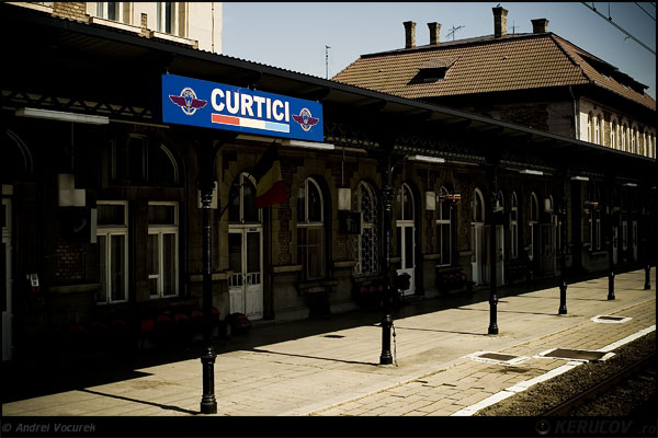Fotografia: "Gara Curtici" - Setul: "Orasul oarecare - Puncte peste asfalt", din Curtici, Romania / Roumanie, cu aparat Konica Minolta Dynax 5D, data 2007-05-23 KERUCOV .ro © 1997 - 2008 || Andrei Vocurek