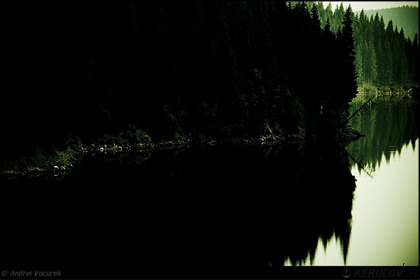 Fotografia: "Lumea apelor verzi" - Setul: "Portrete cu, din si pentru suflet", din Bucuresti / Bucharest, Romania / Roumanie, cu aparat Konica Minolta Dynax 5D, data 2007-08-14 KERUCOV .ro © 1997 - 2008 || Andrei Vocurek