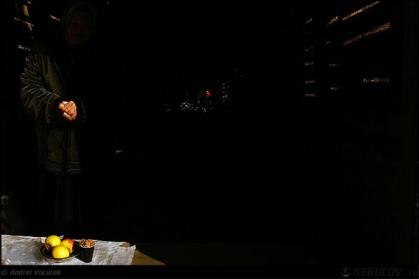 Fotografia: "Mere si nuci" - Setul: "Portrete cu, din si pentru suflet", din Bucuresti / Bucharest, Romania / Roumanie, cu aparat Konica Minolta Dynax 5D, data 2007-02-18 KERUCOV .ro © 1997 - 2008 || Andrei Vocurek