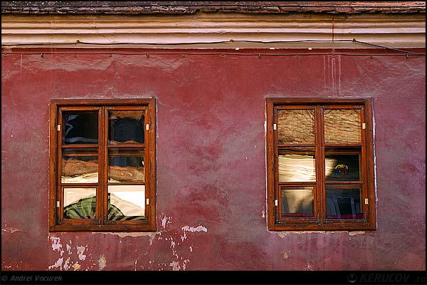 Fotografia: "Icoana pe sticla" - Setul: "Orasul Sibiu - Printre picaturi", din Sibiu / Hermannstadt, Romania / Roumanie, cu aparat Konica Minolta Dynax 5D, data 2007-01-15 KERUCOV .ro © 1997 - 2008 || Andrei Vocurek
