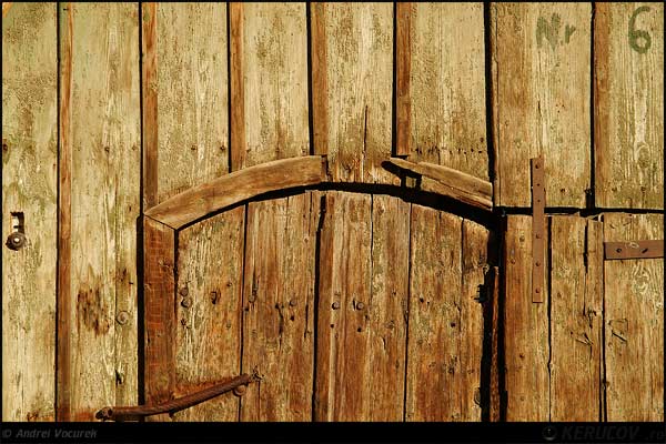 Fotografia: "Poarta Nr. 6" - Setul: "Peisaj urban si suburban", din Sibiu / Hermannstadt, Romania / Roumanie, cu aparat Konica Minolta Dynax 5D, data 2007-01-15 KERUCOV .ro © 1997 - 2008 || Andrei Vocurek