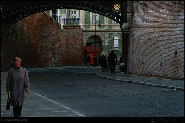 Fotografia: "Sub Podul Minciunilor" - Setul: "Peisaj urban si suburban", din Sibiu / Hermannstadt, Romania / Roumanie, cu aparat Konica Minolta Dynax 5D, data 2007-01-15 KERUCOV .ro © 1997 - 2008 || Andrei Vocurek